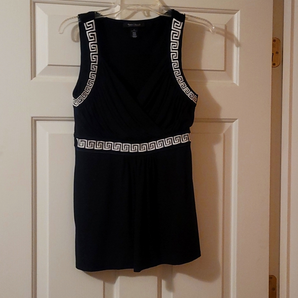 Ladies White House black market black-and-white sleepless top